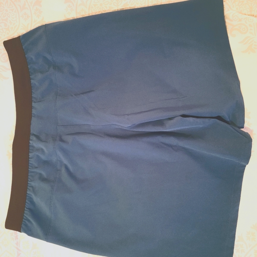 Mens large reebok training shorts